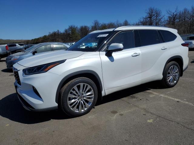 2022 Toyota Highlander Platinum