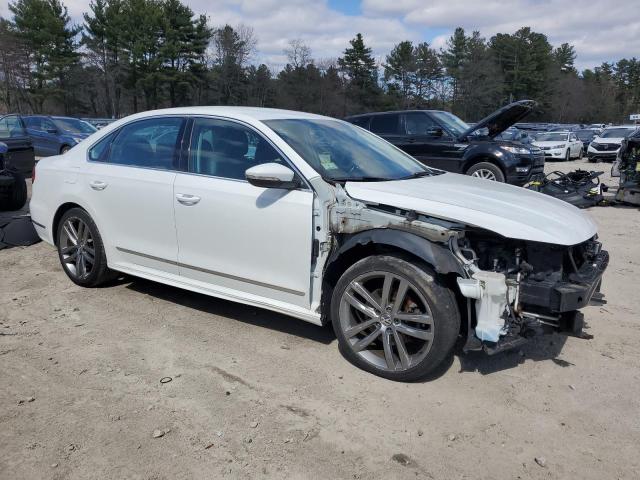  VOLKSWAGEN PASSAT 2017 Білий
