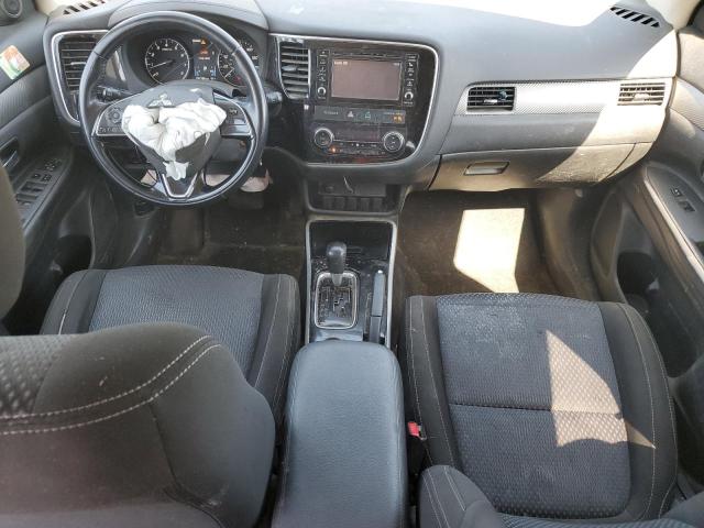  MITSUBISHI OUTLANDER 2017 Srebrny