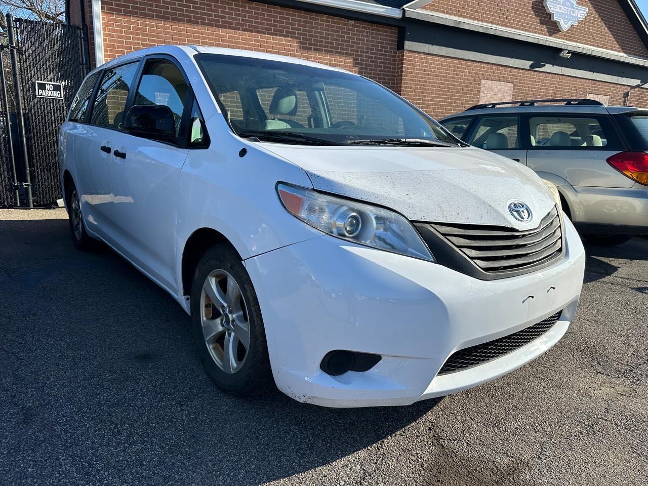 2014 Toyota Sienna للبيع في North Billerica، MA - Minor Dent/Scratches