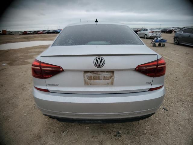  VOLKSWAGEN PASSAT 2018 Srebrny