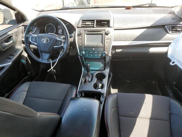  TOYOTA CAMRY 2016 Srebrny