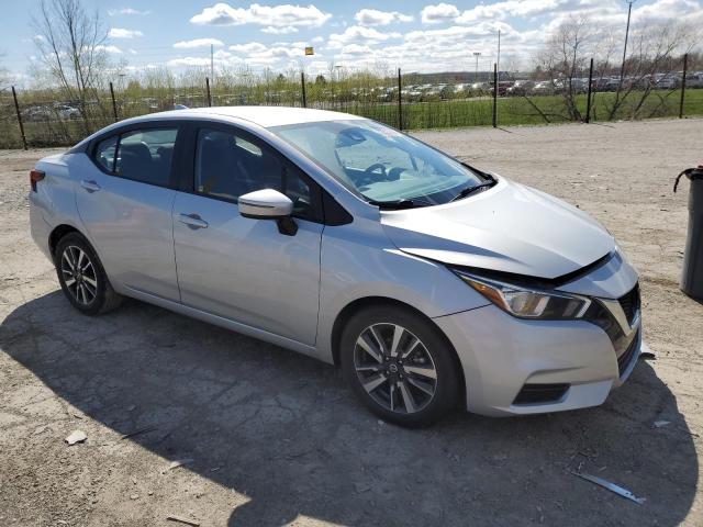 NISSAN VERSA 2021 Srebrny