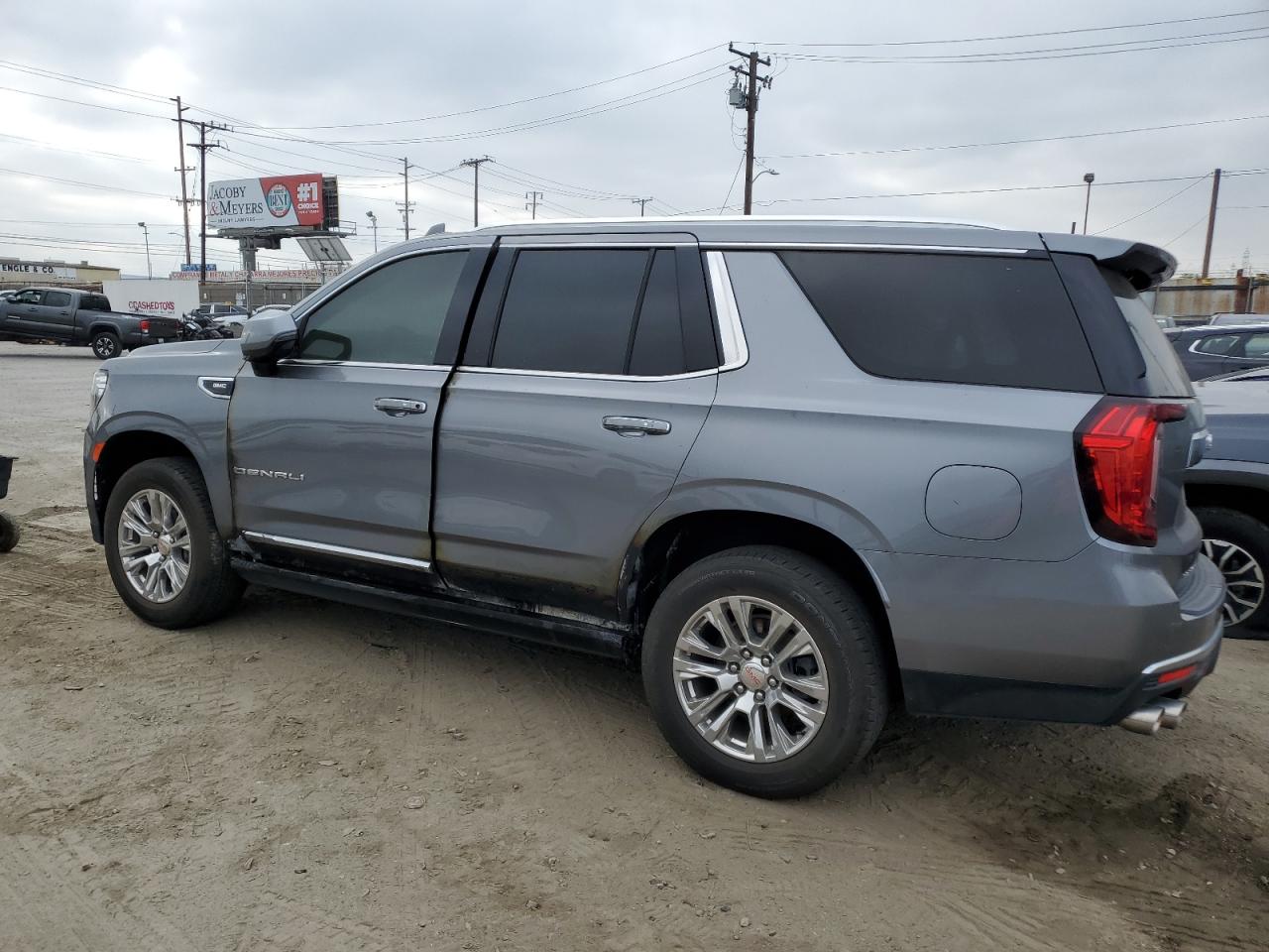 2021 GMC Yukon - Image 2