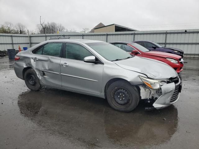  TOYOTA CAMRY 2016 Srebrny
