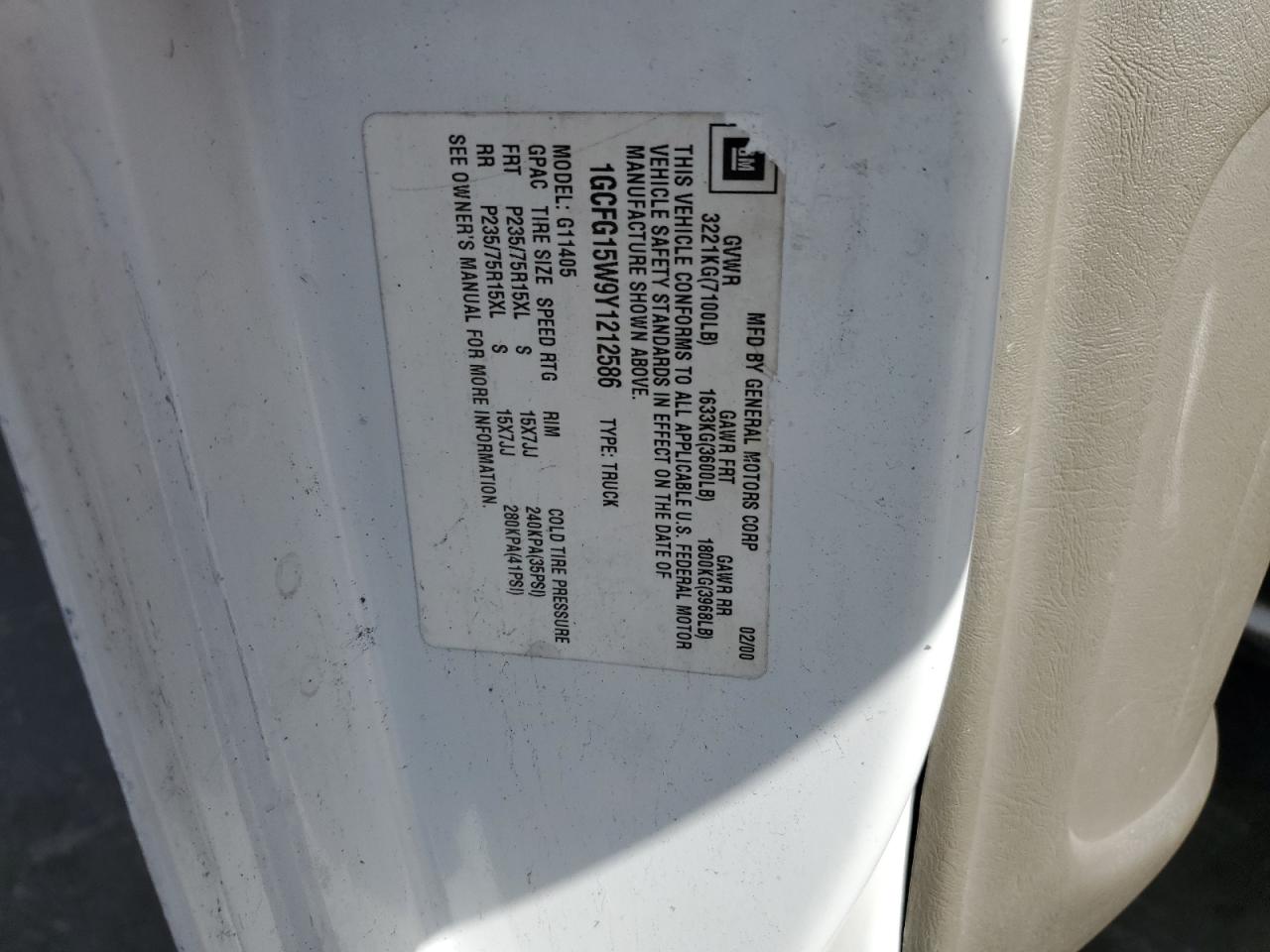 2000 Chevrolet Express G1500 VIN: 1GCFG15W9Y1212586 Lot: 51750725