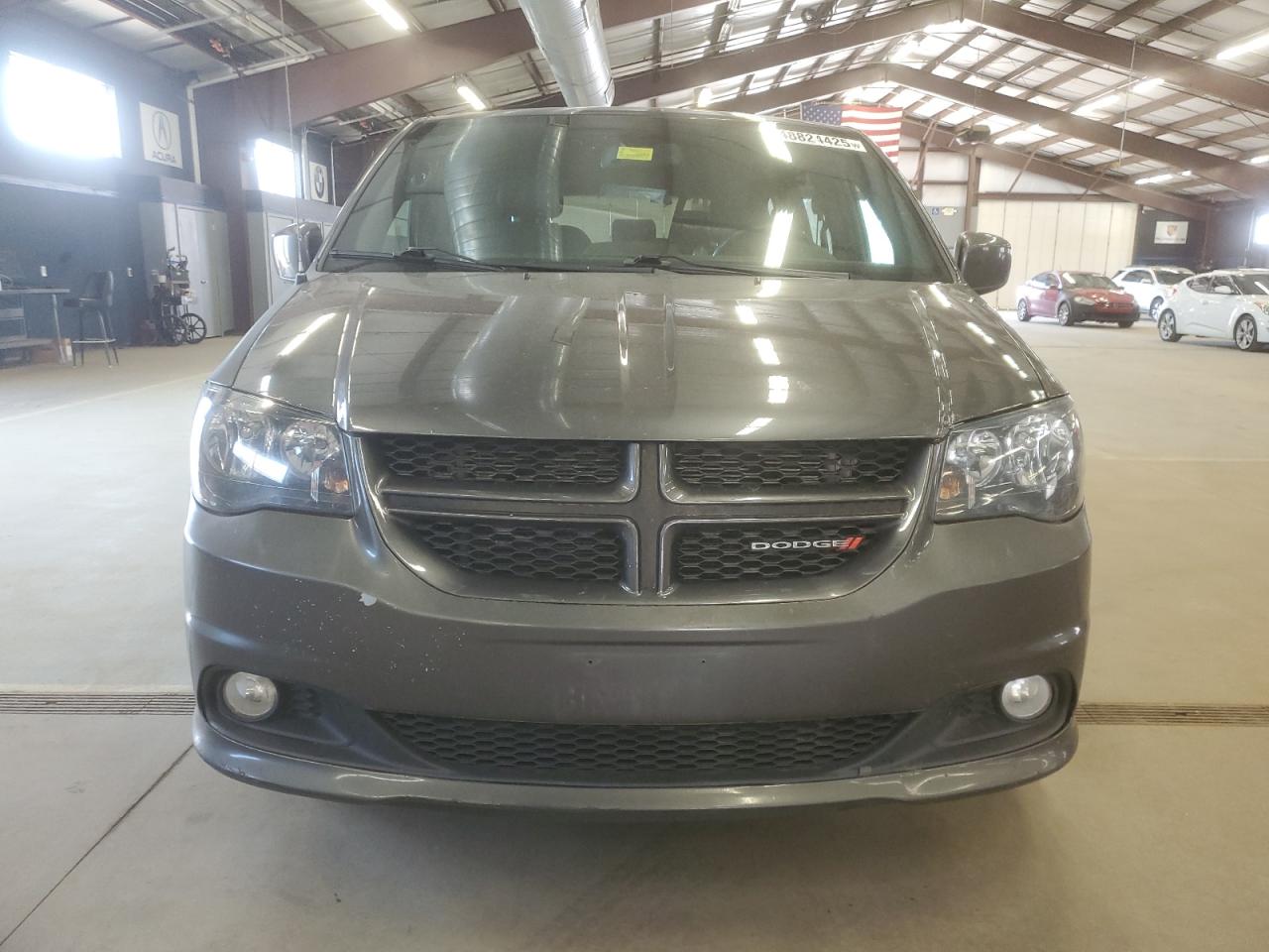 2019 Dodge Caravan - Image 5