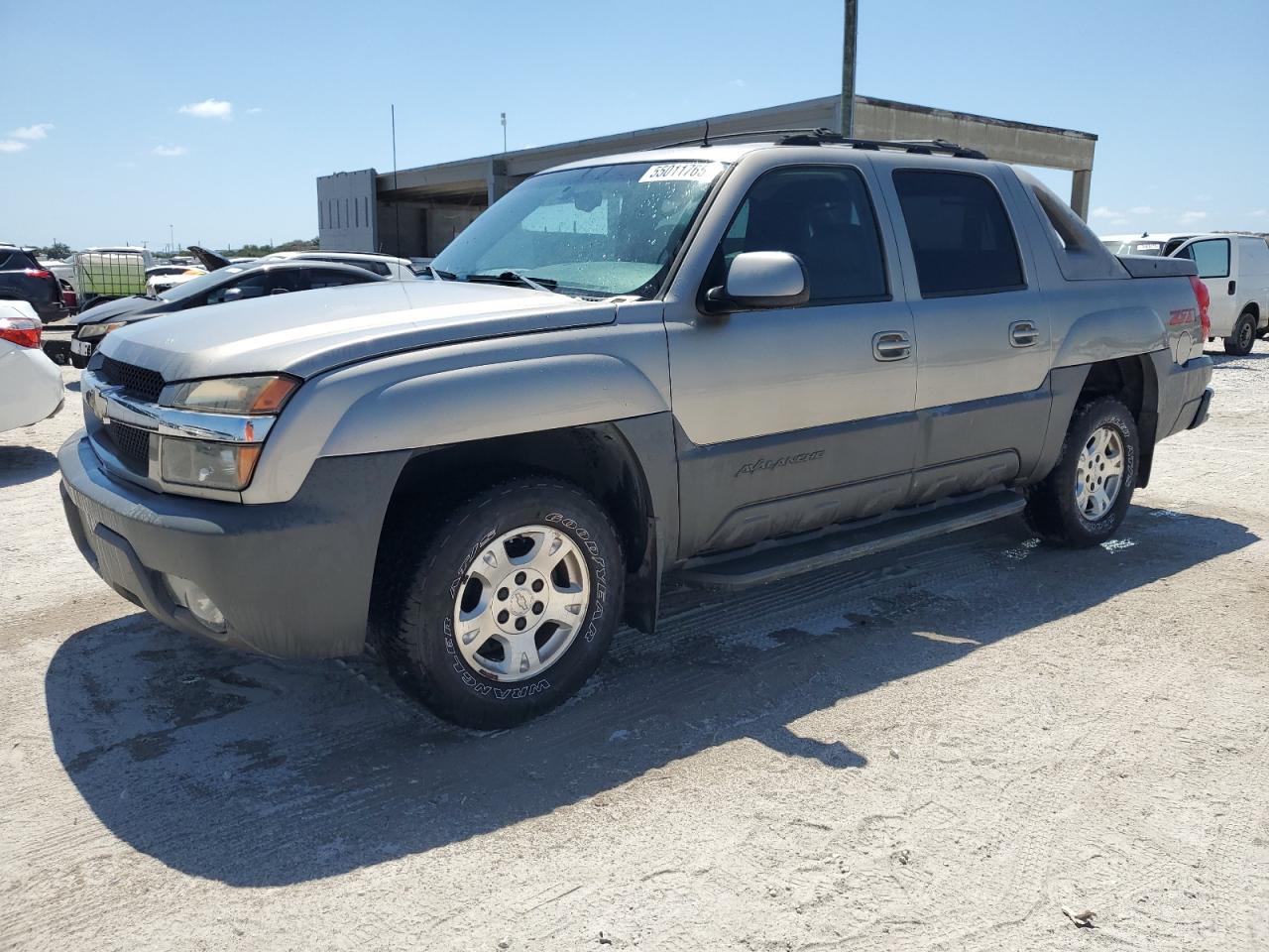 2002 Chevrolet Avalanche K1500 for Sale in West Palm Beach, FL - Minor Dent/Scratches