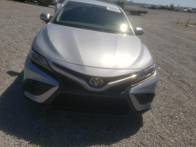  TOYOTA CAMRY 2021 Серебристый