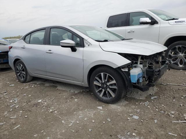  NISSAN VERSA 2021 Сріблястий