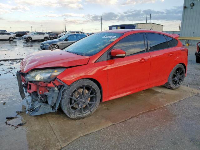 Hatchbacks FORD FOCUS 2013 Red