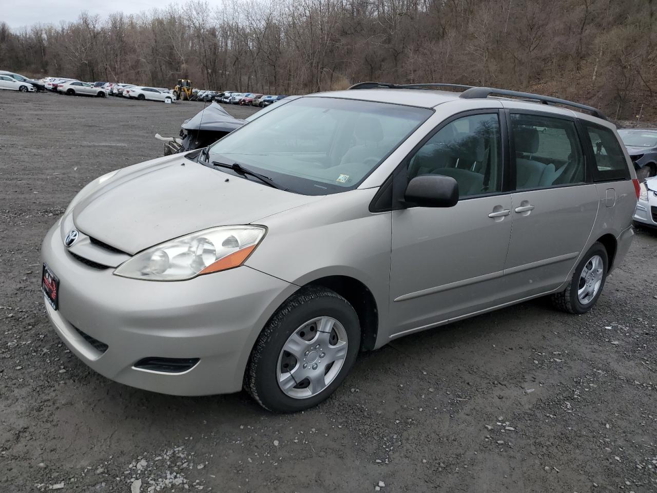 Marlboro, NY에서 판매 중인 2006 Toyota Sienna Ce - Minor Dent/Scratches