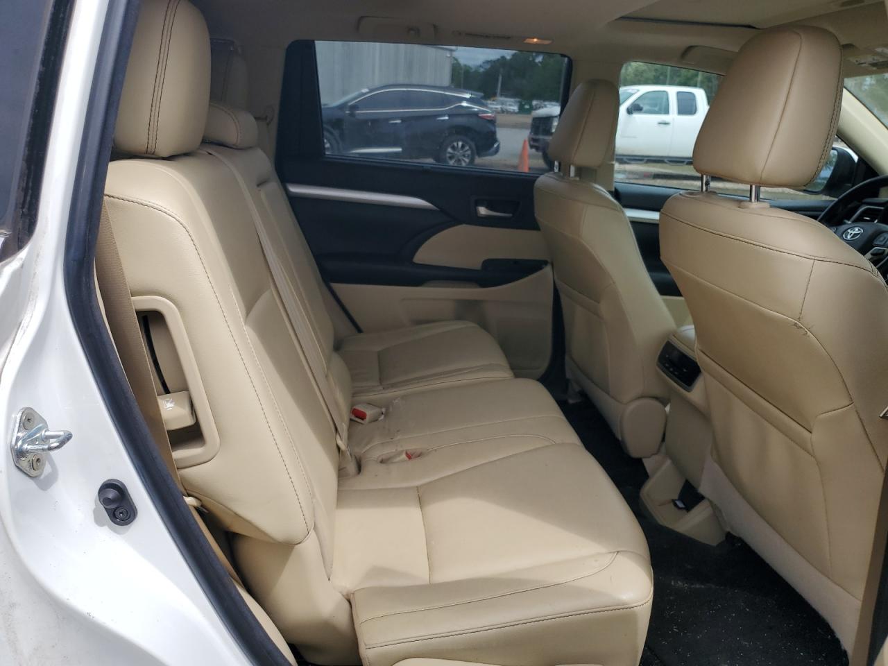 5tdkzrfh5js273353 5TDKZRFH5JS273353 2018 Toyota Highlander Se