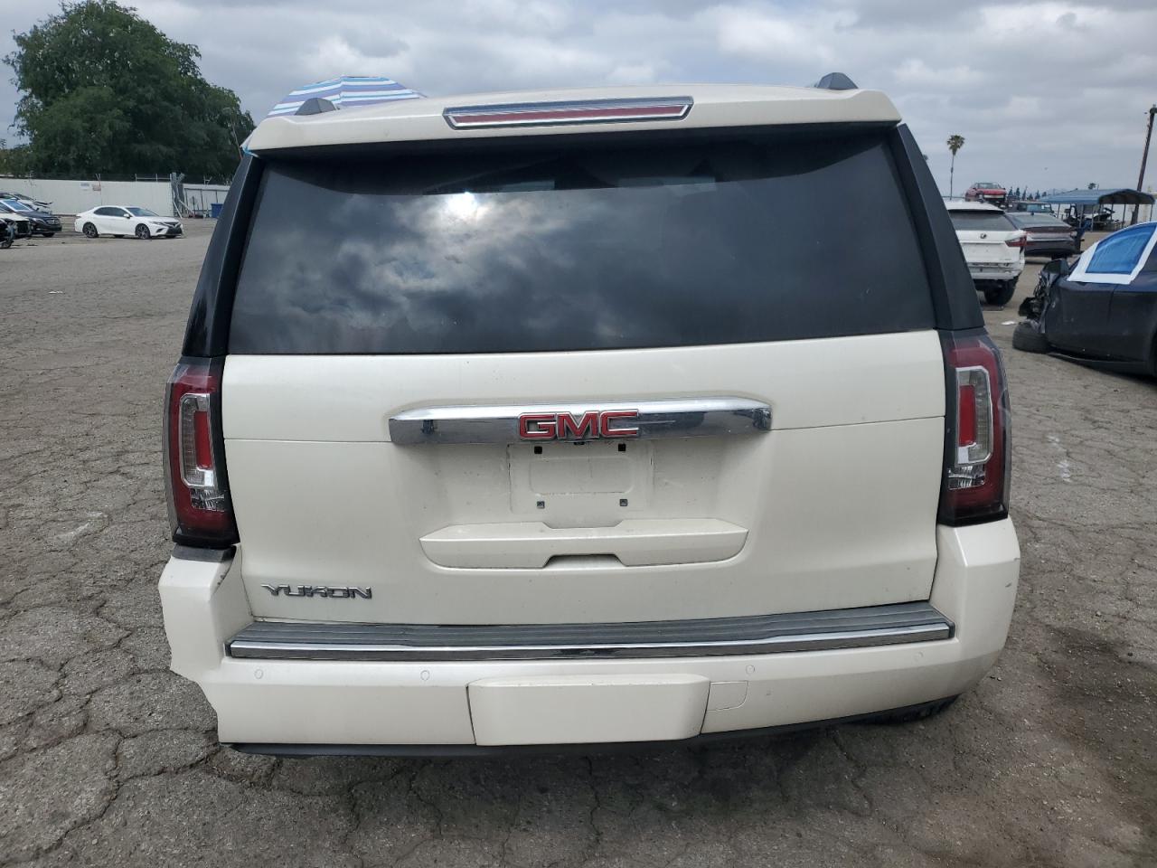 2015 GMC Yukon Denali VIN: 1GKS2CKJXFR519012 Lot: 53717125