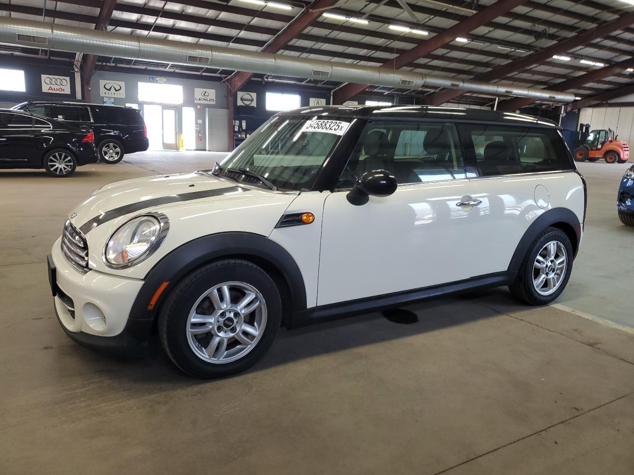 2014 Mini Cooper Clubman for Sale in East Granby, CT - Minor Dent/Scratches