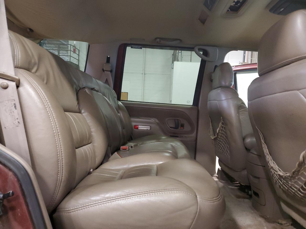 1998 GMC Yukon VIN: 1GKEK13R4WJ704953 Lot: 52570345