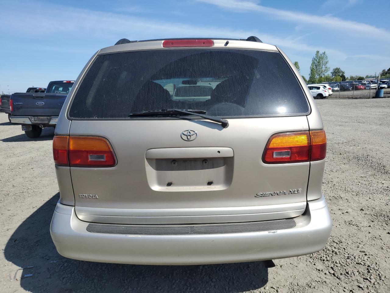 2000 Toyota Sienna Le VIN: 4T3ZF13C1YU186009 Lot: 53212655