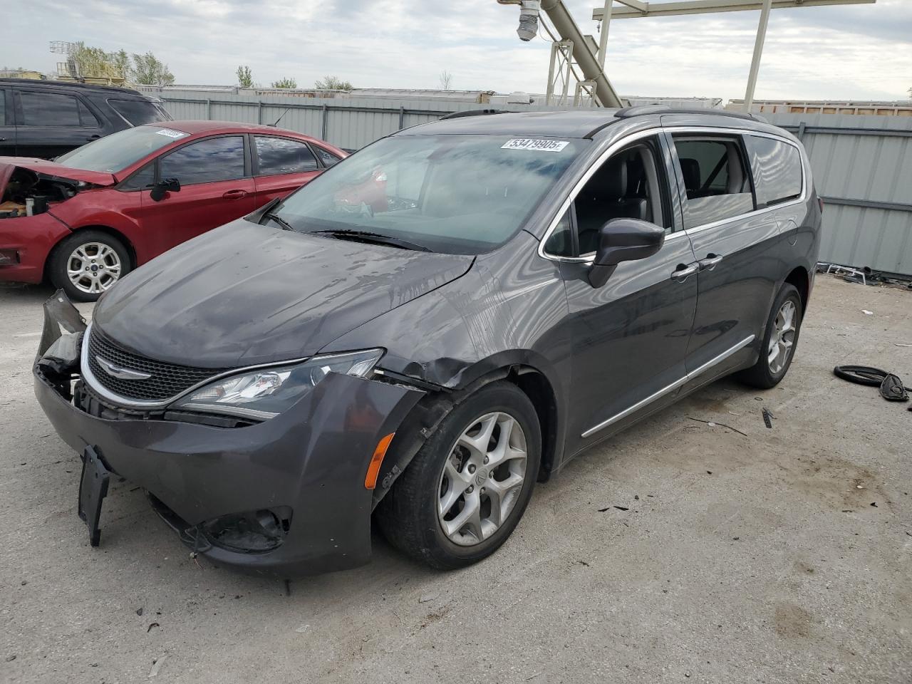 Kansas City, KS에서 판매 중인 2017 Chrysler Pacifica Touring L - Undercarriage