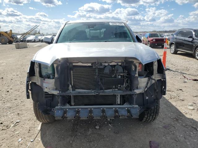  TOYOTA TACOMA 2018 Сріблястий