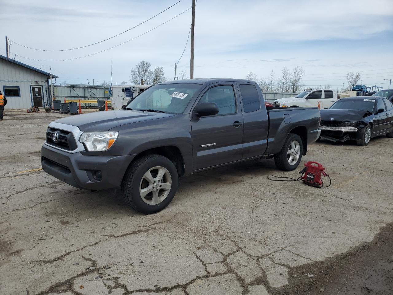 2013 Toyota Tacoma Access Cab for Sale in Pekin, IL - Rear End