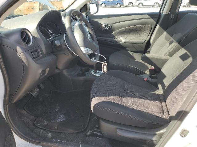 Sedans NISSAN VERSA 2015 Biały