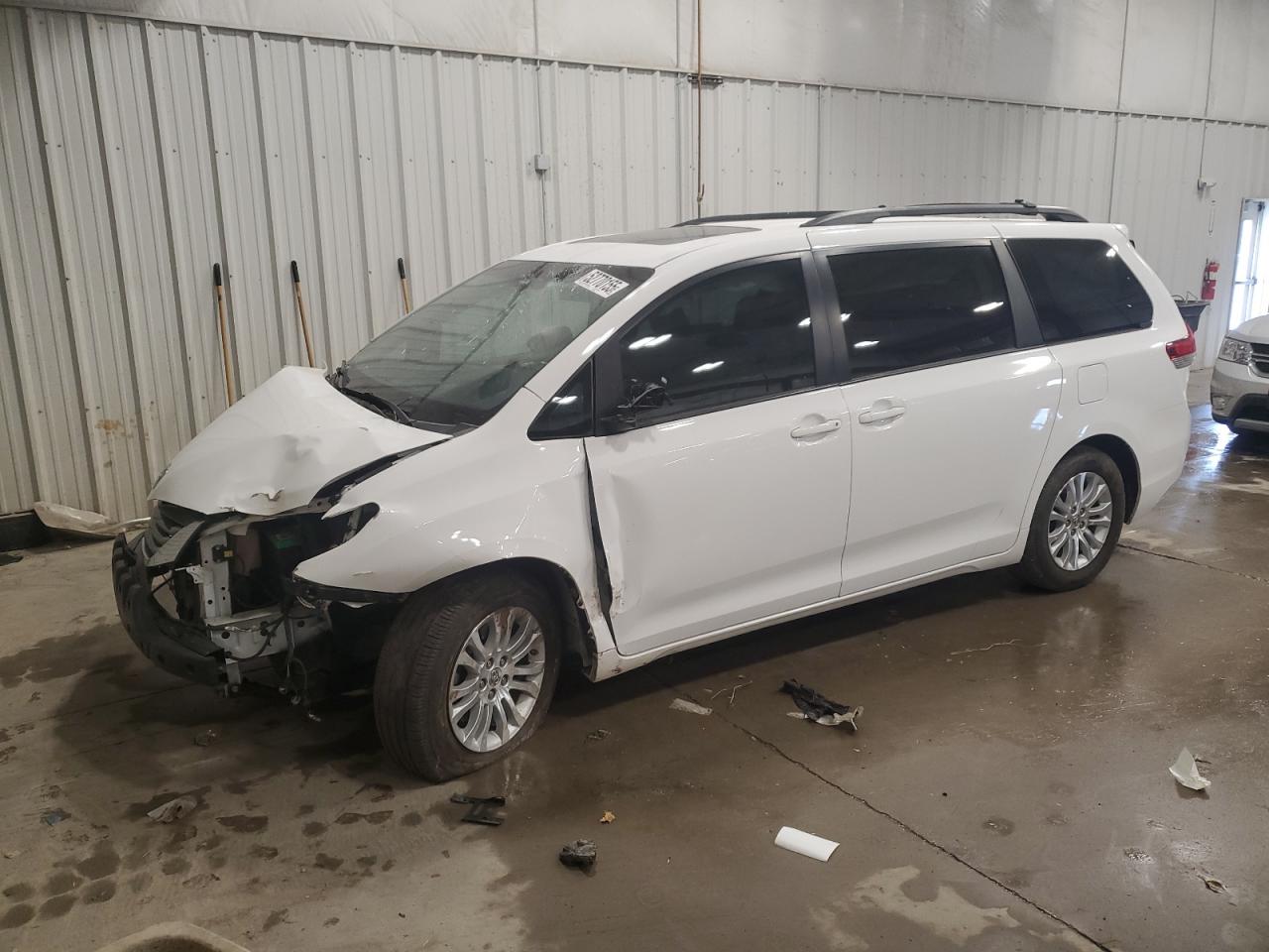 Franklin, WI에서 판매 중인 2013 Toyota Sienna Xle - Front End