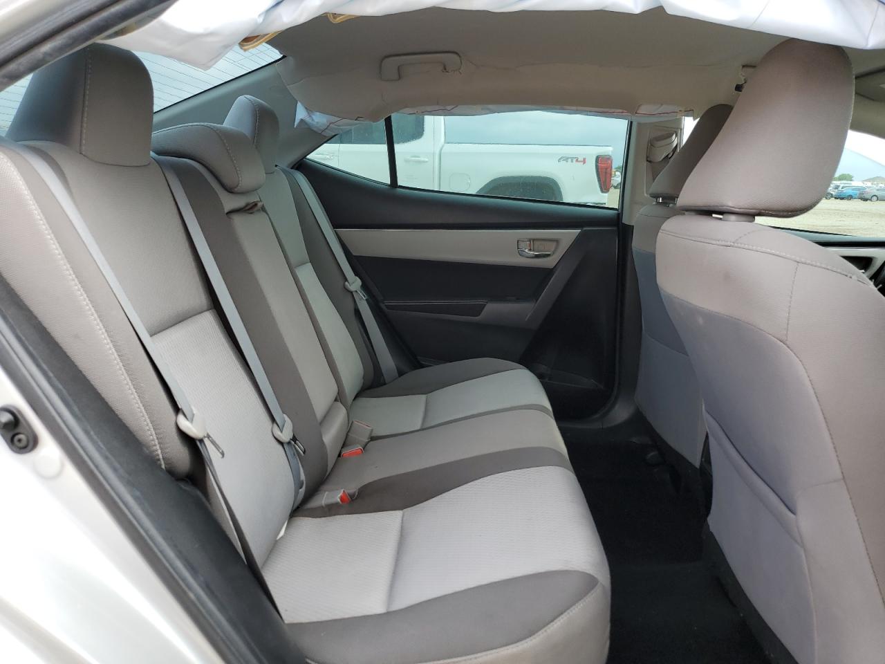 2018 Toyota Corolla L VIN: 5YFBURHE4JP794333 Lot: 54610355