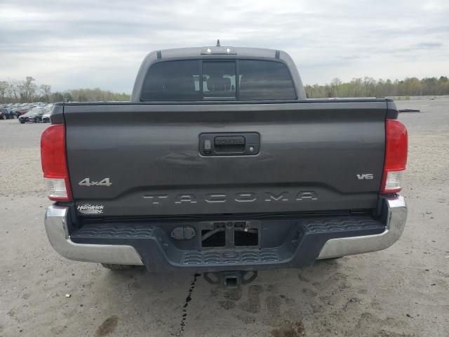 Pickups TOYOTA TACOMA 2017 Szary