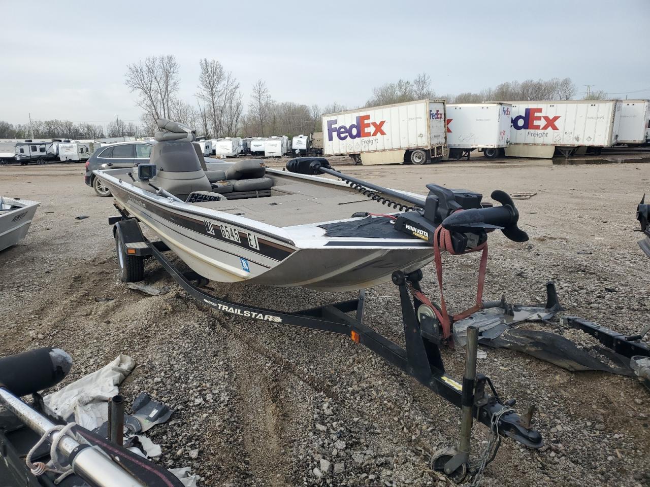 1999 Tracker Boat na sprzedaż w Bridgeton, MO - Front End