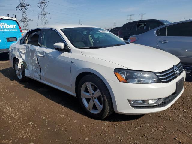  VOLKSWAGEN PASSAT 2015 Білий