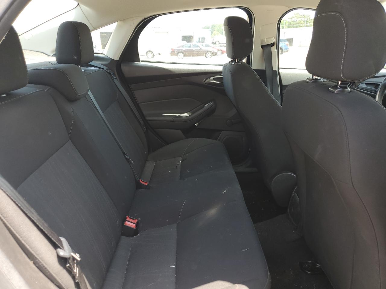 2018 Ford Focus S VIN: 1FADP3E22JL201557 Lot: 54747835