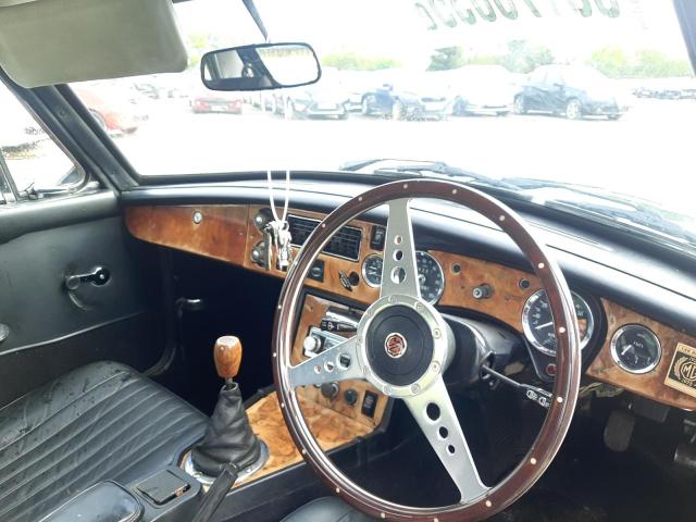 1975 MG B GT