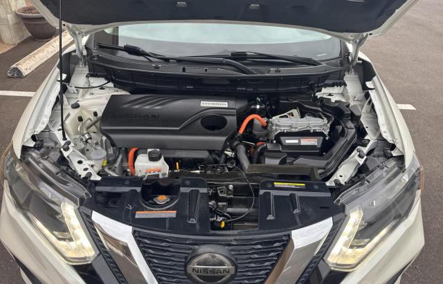  NISSAN ROGUE 2018 Білий