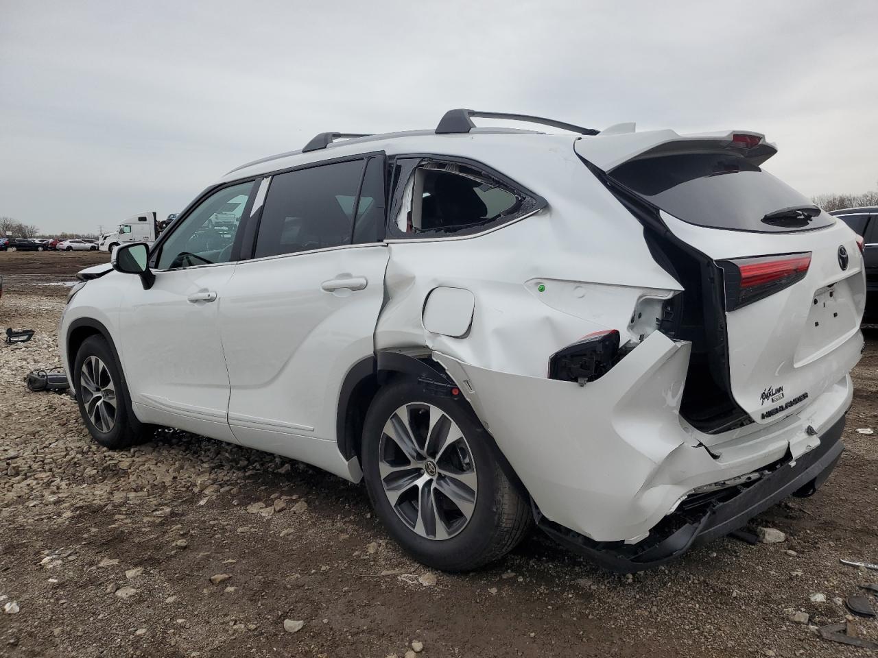 2022 Toyota Highlander Xle VIN: 5TDGZRBH0NS254176 Lot: 51718215