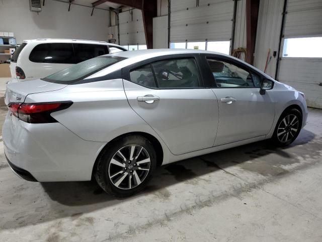  NISSAN VERSA 2021 Srebrny