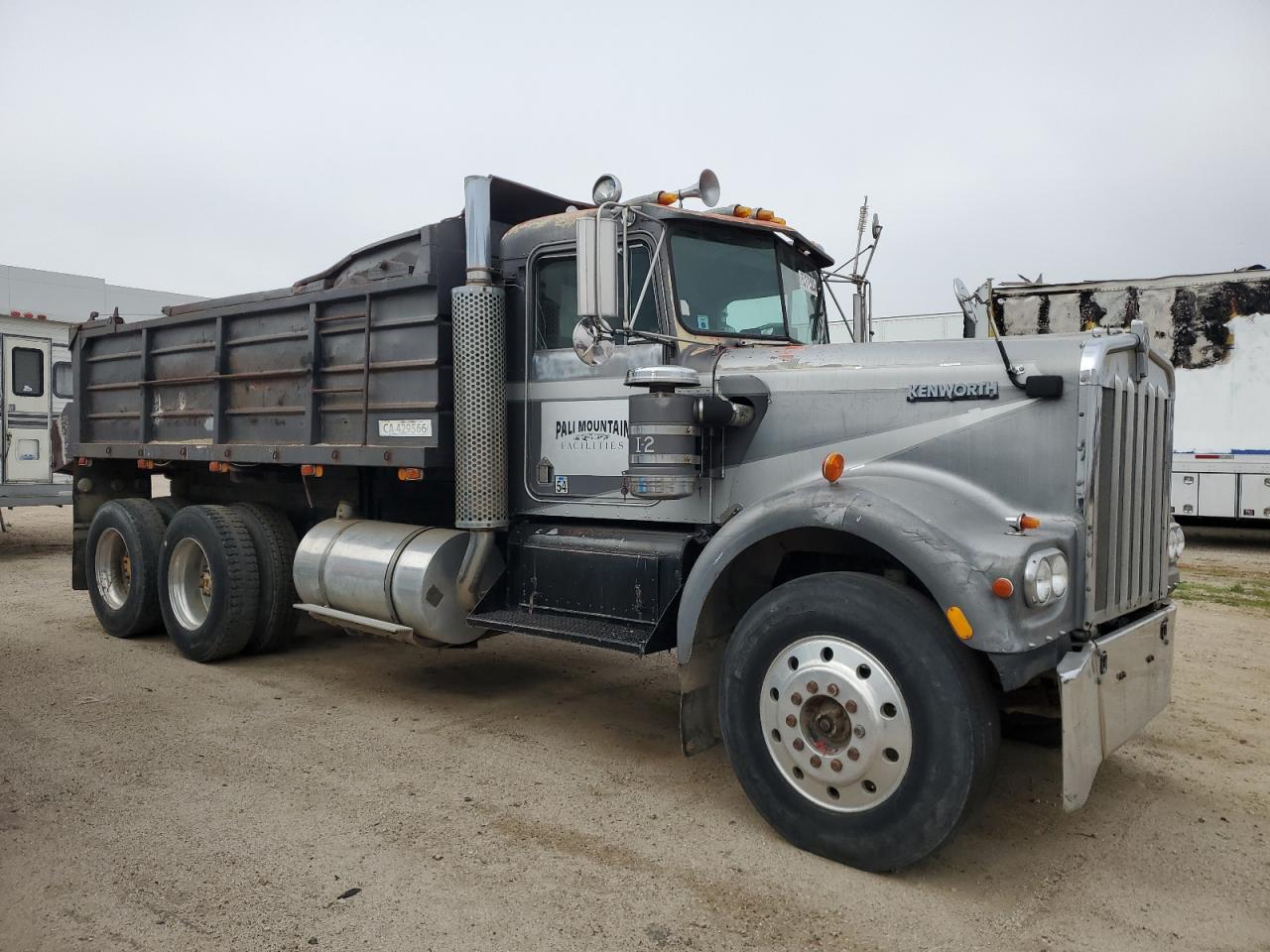 1972 Kenworth W900 Dump Truck de vânzare în Colton, CA - Normal Wear