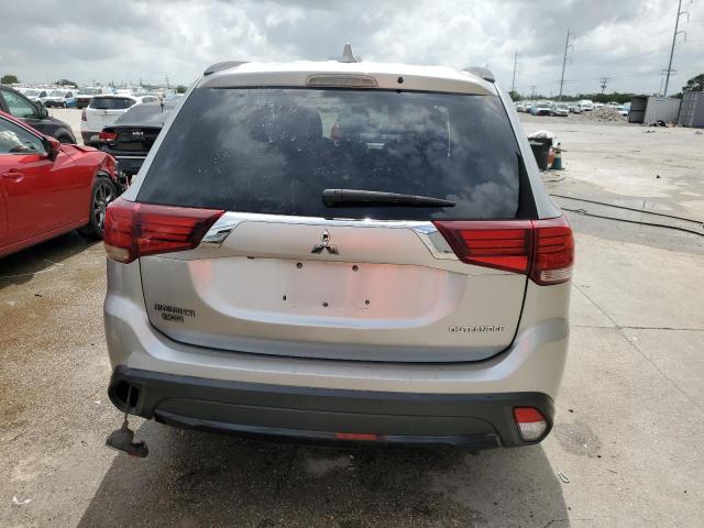  MITSUBISHI OUTLANDER 2018 Srebrny