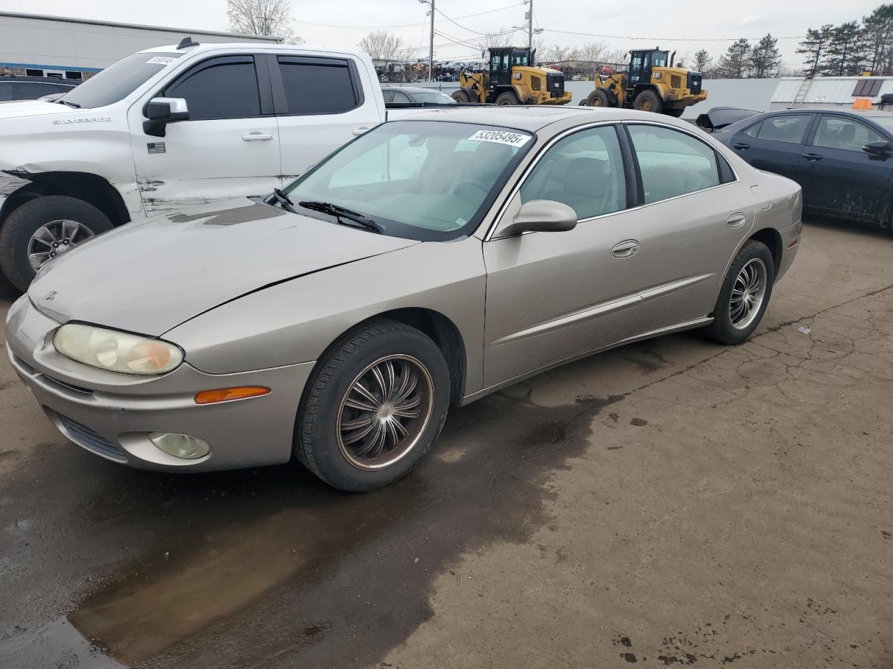 New Britain, CT에서 판매 중인 2003 Oldsmobile Aurora 4.0 - Minor Dent/Scratches