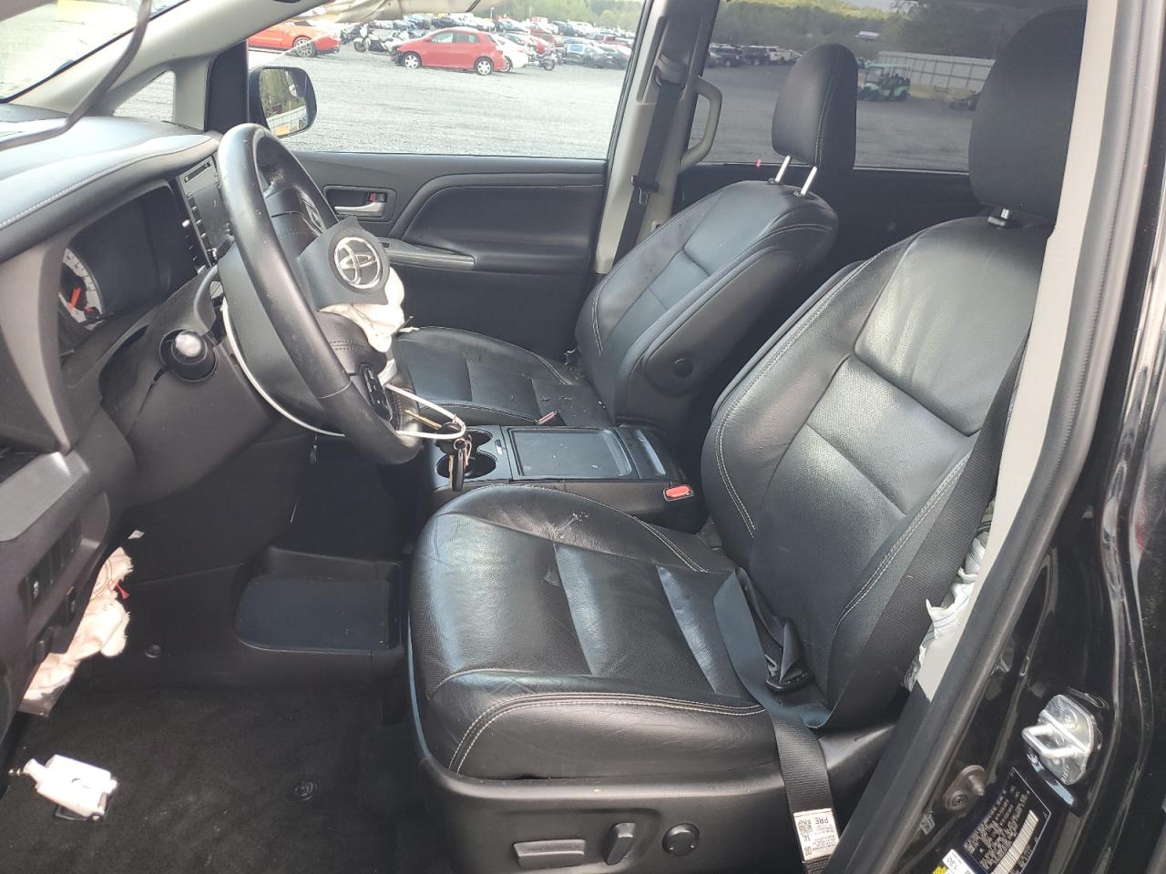 5tdxz3dc9js912005 5TDXZ3DC9JS912005 2018 Toyota Sienna Se