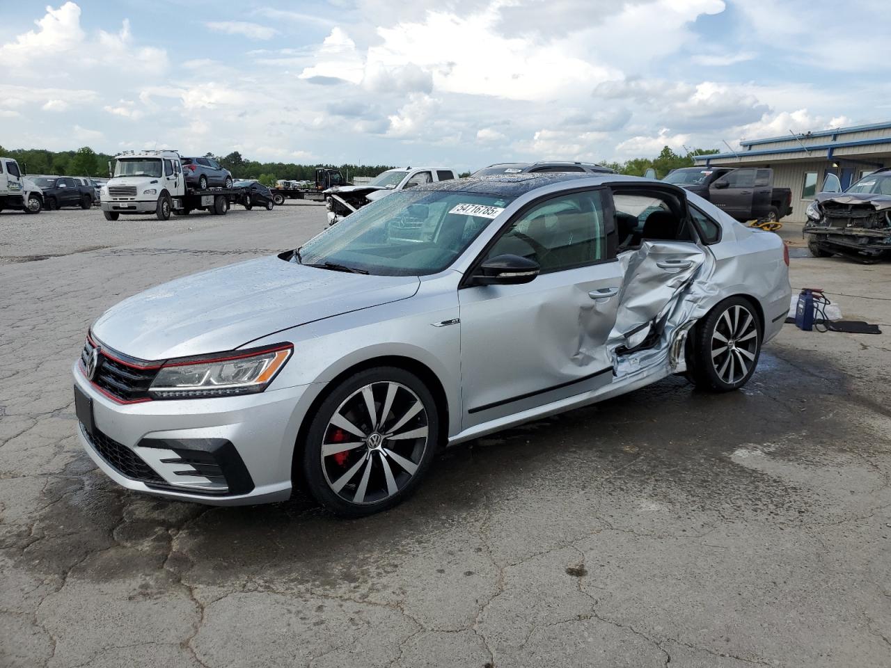 2018 Volkswagen Passat Gt for Sale in Memphis, TN - Side