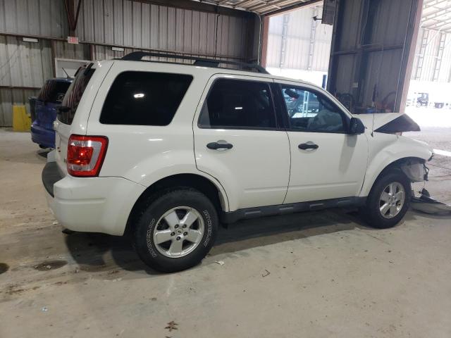 Паркетники FORD ESCAPE 2012 Белы