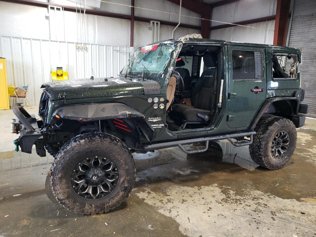 2011 Jeep Wrangler Unlimited Sahara للبيع في Chatham، VA - Rollover