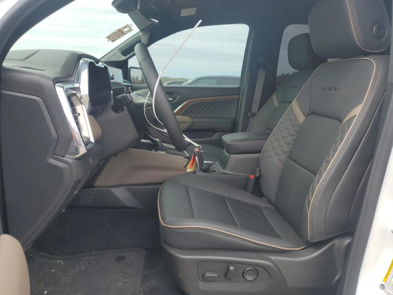 2025 GMC Canyon Denali VIN: 1GTP2FEK1S1124765 Lot: 51665015