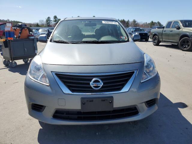 Седани NISSAN VERSA 2014 Сріблястий