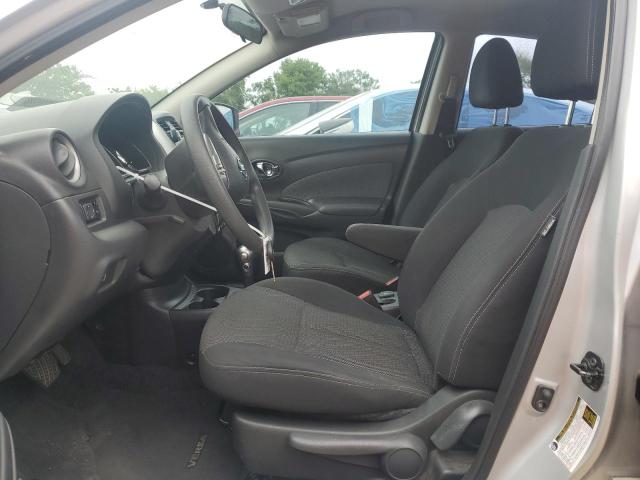  NISSAN VERSA 2015 Srebrny