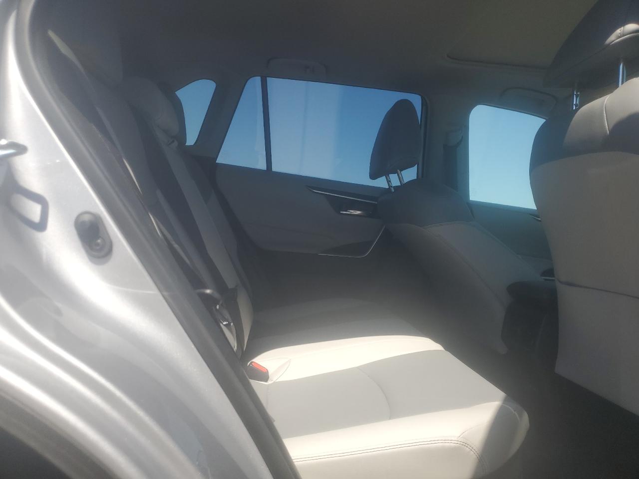 2022 Toyota Rav4 Xle Premium VIN: JTMB6RFV0ND520097 Lot: 53313675