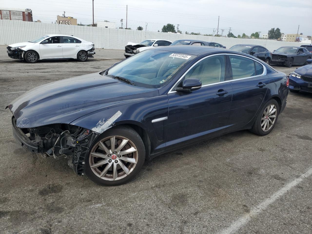2014 Jaguar Xf იყიდება Van Nuys-ში, CA - Front End
