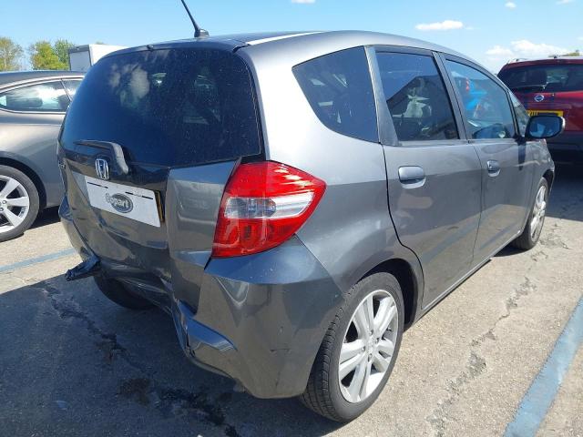 2015 HONDA JAZZ ES +
