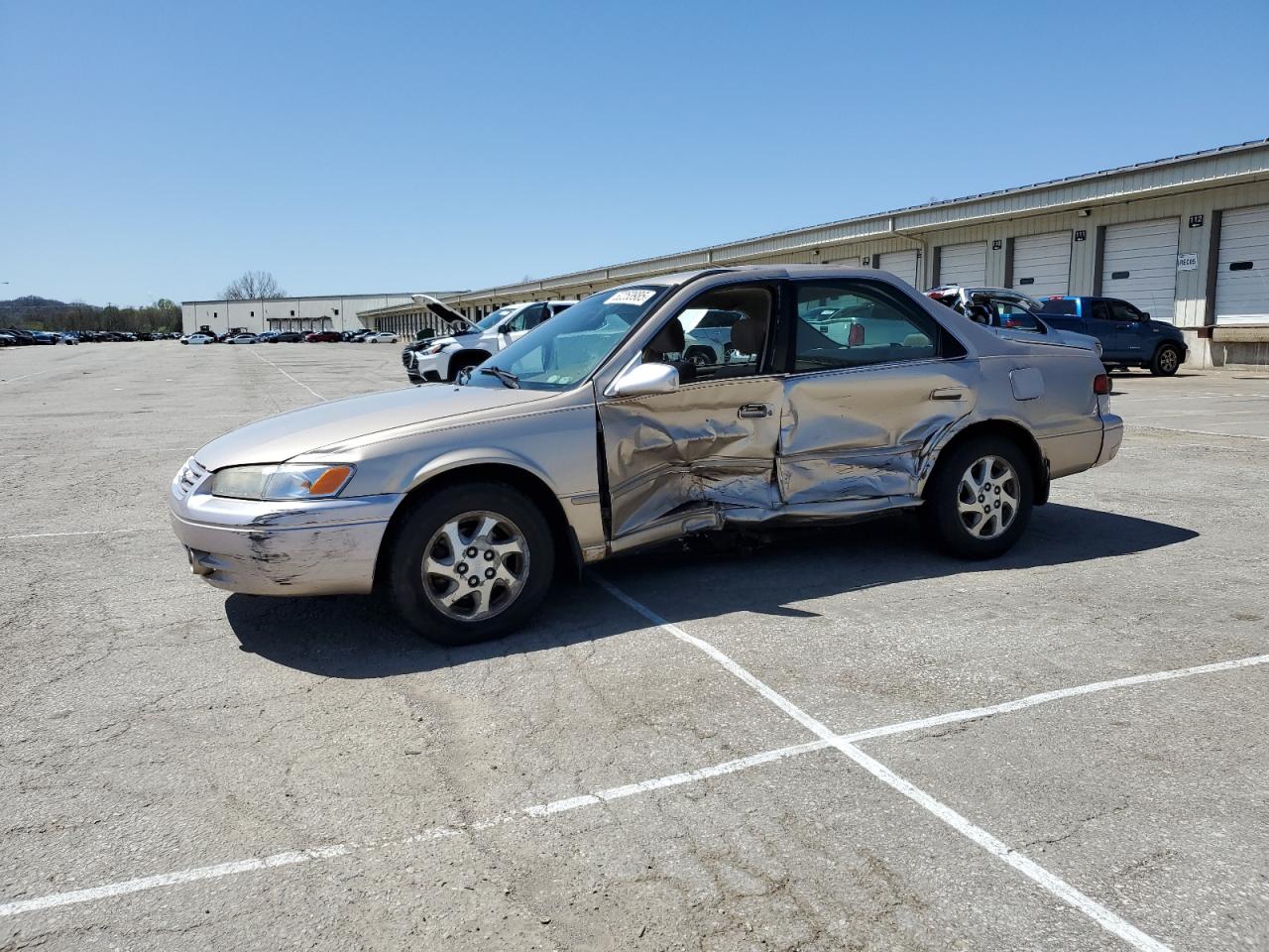 Louisville, KY에서 판매 중인 1999 Toyota Camry Le - Side