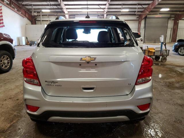  CHEVROLET TRAX 2018 Srebrny